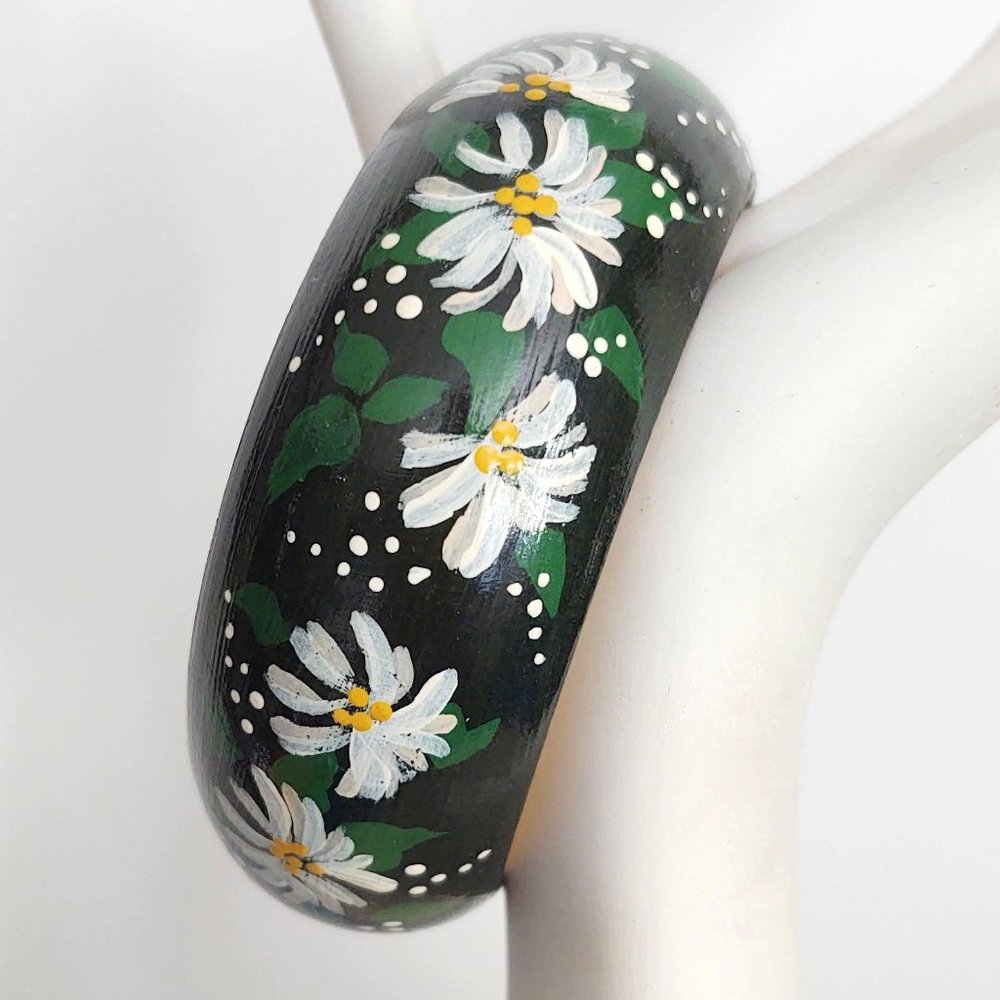 Handmade vintage daisy painted wooden bangle